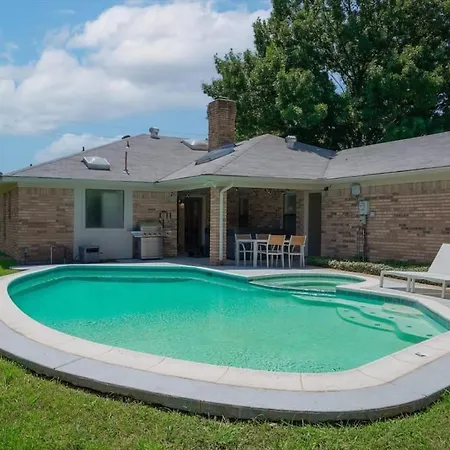 Vibrant Spacious Home W Private Pool And Jacuzzi